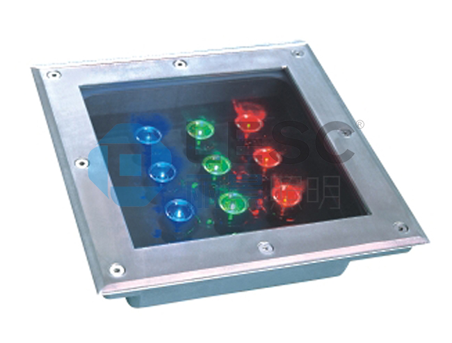 廣場上，宇泉燈飾地埋燈深受民眾喜愛